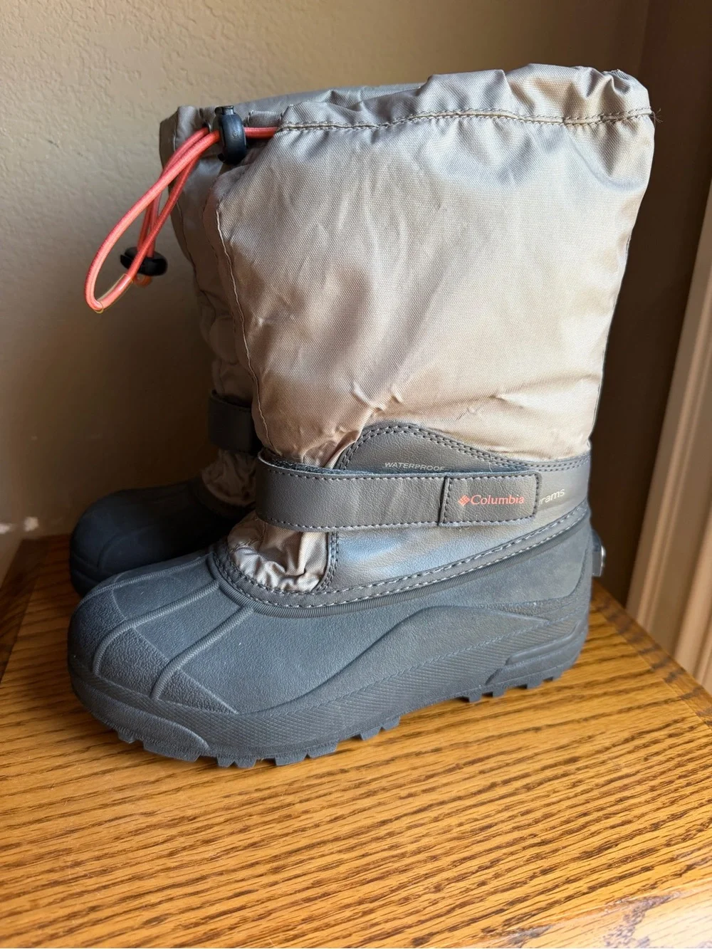 Columbia Kids Gray and Coral Snow Boots Size 4